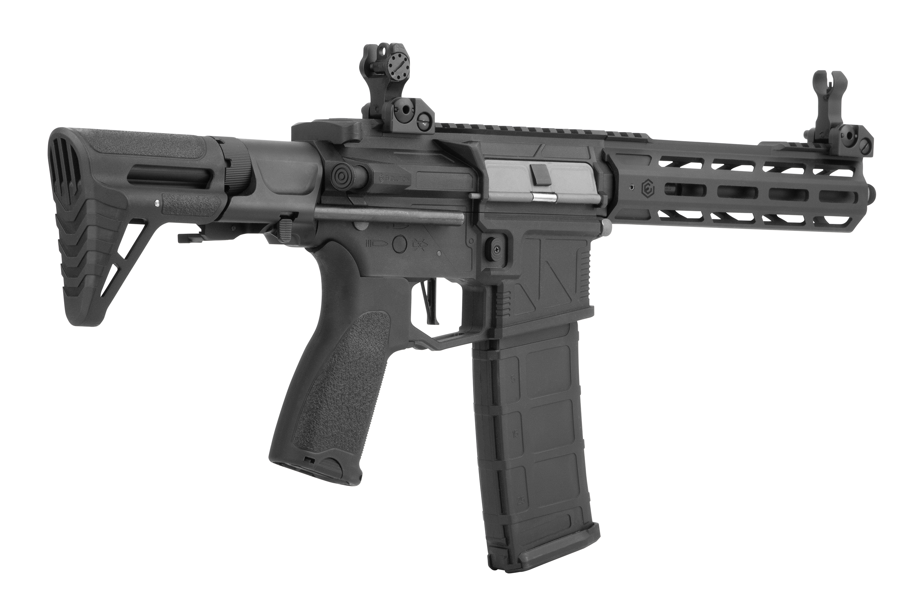 Schwarzes taktisches Luftgewehr mit verstellbarem Schaft, M-LOK-Handschutz und hochklappbarem Visier, isoliert auf weißem Hintergrund.