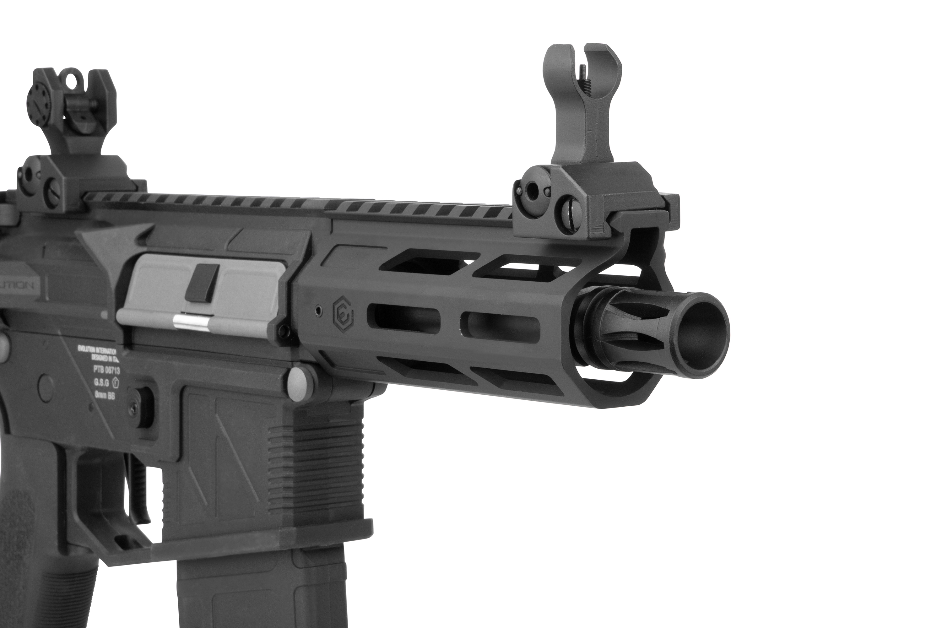 Black Evolution International Airsoft-Gewehrlauf mit M-LOK-Handschutz, Mündungsfeuerdämpfer und aufklappbarem Eisenvisier.