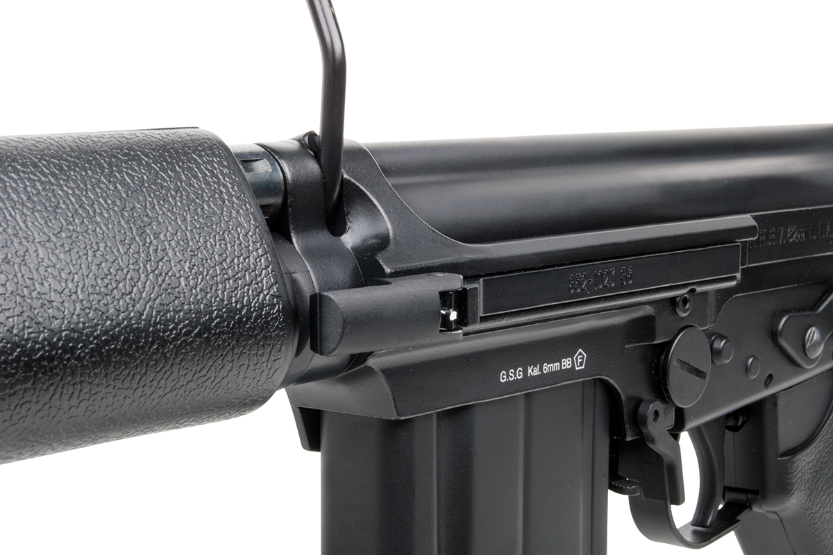 Nahaufnahme des schwarzen GSG 6 mm BB Airsoft-Gewehrgehäuses mit Darstellung der Schaftbefestigung und der robusten Metallkonstruktion.