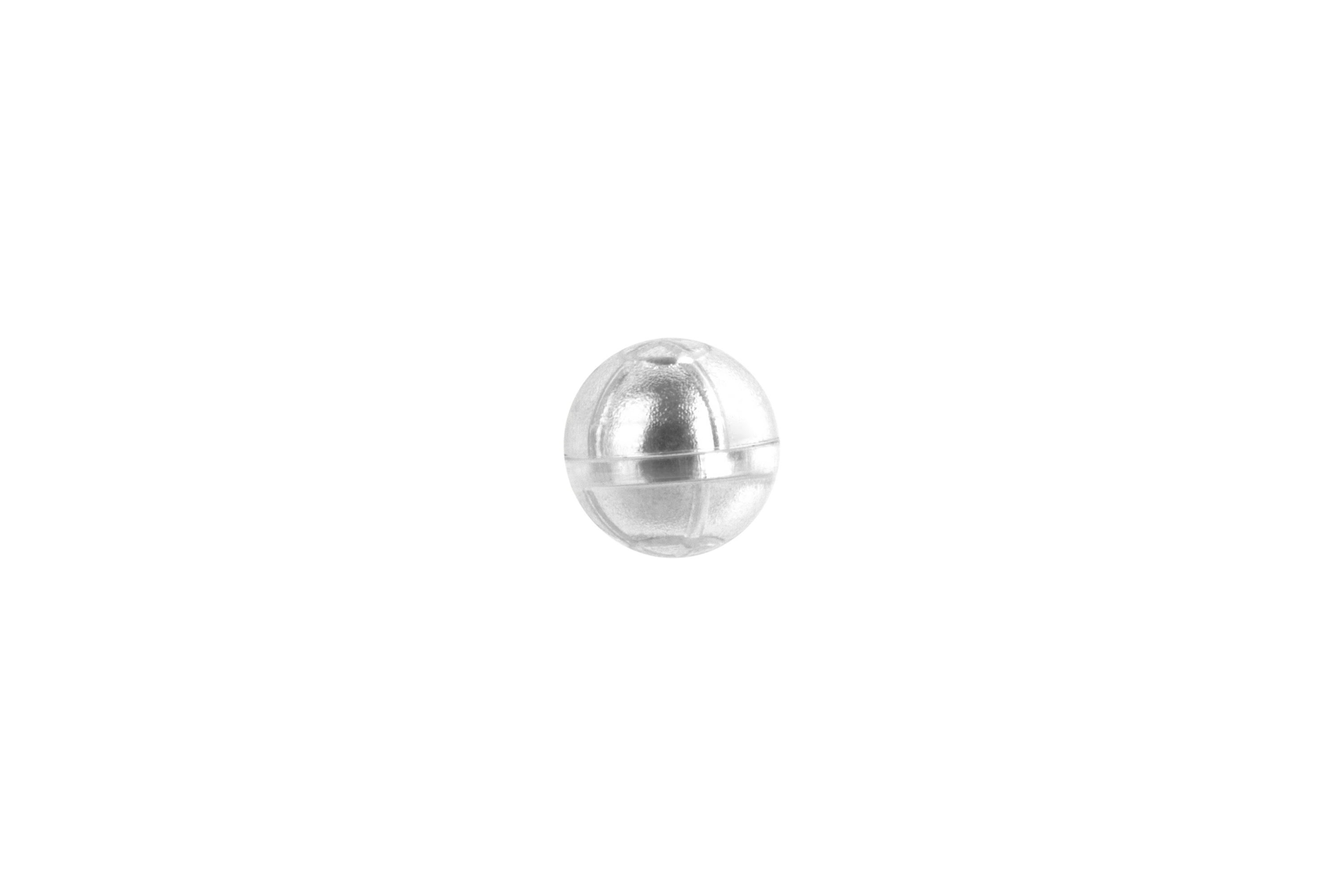 Eine einzelne silberfarbene metallische BB-Kugel mit sichtbarer Naht, konzipiert für den Einsatz in Luftpistolen und Luftgewehren.