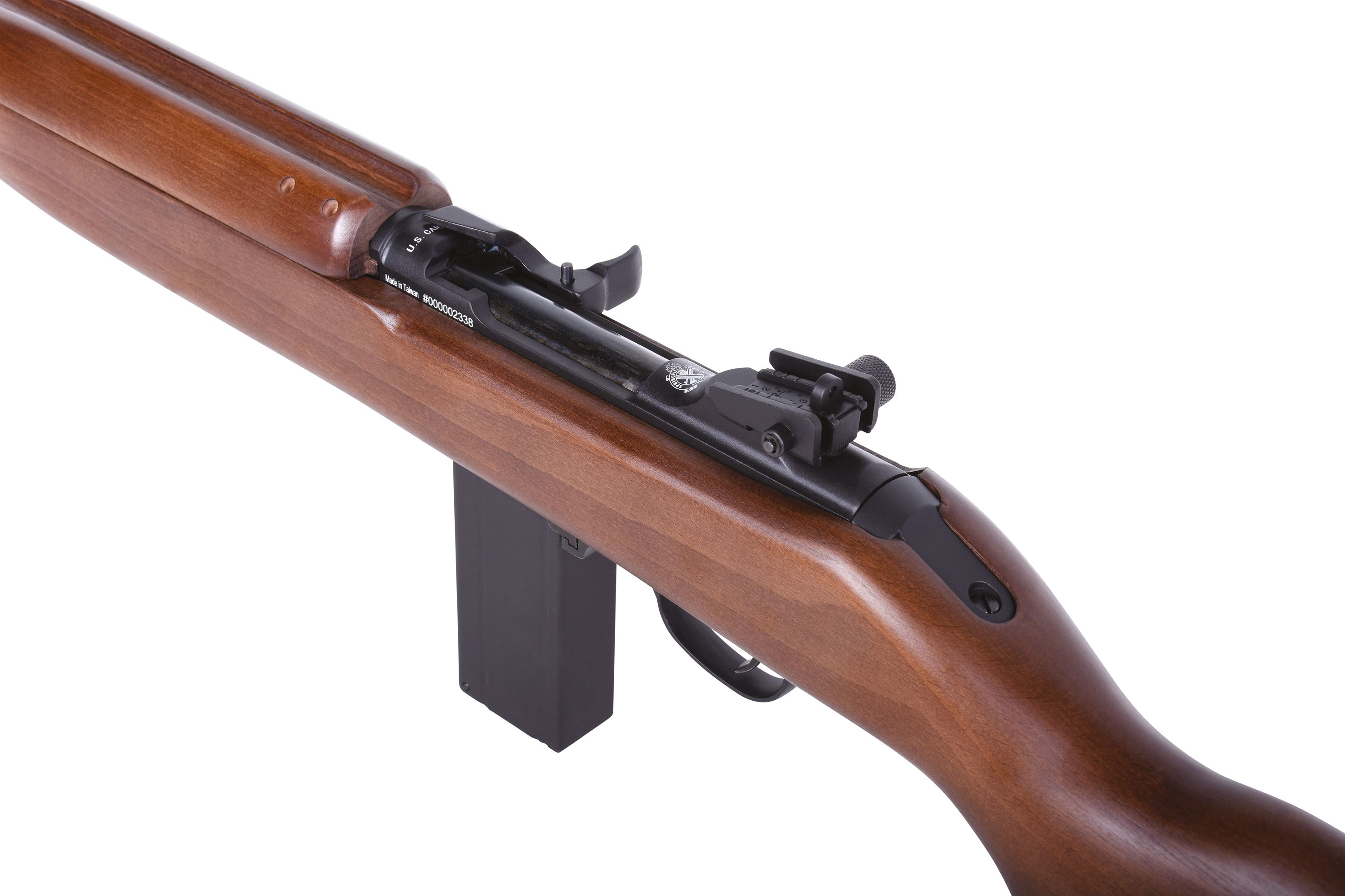 Klassisches M1-Karabiner-Luftgewehr mit realistischem Holzschaft, schwarzer Metallhülse und verstellbarer Kimme.