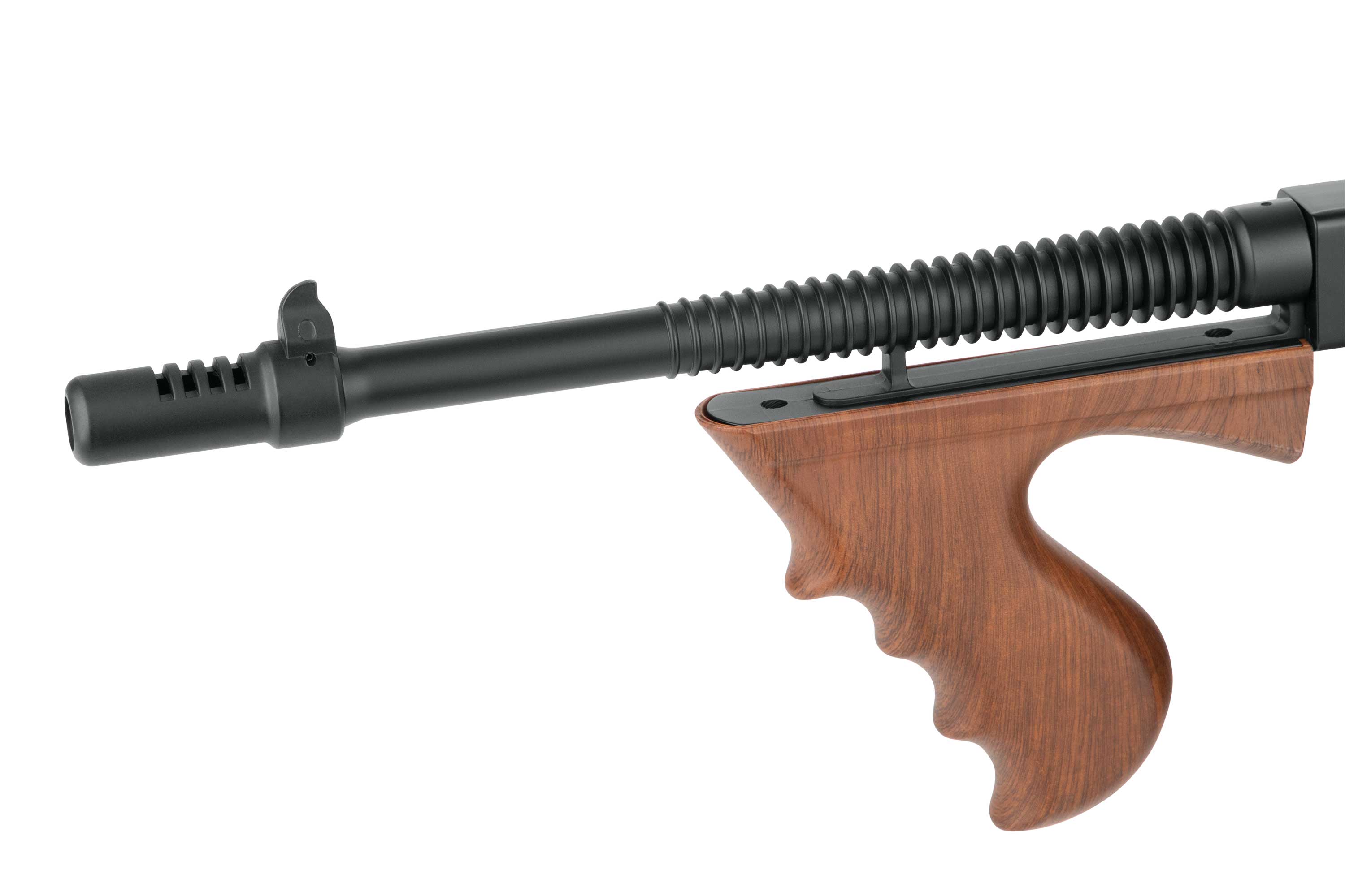 Schwarzer Luftgewehrlauf mit Visier und gerippter Abdeckung sowie einem ergonomischen vertikalen Vordergriff im braunen Holzstil.