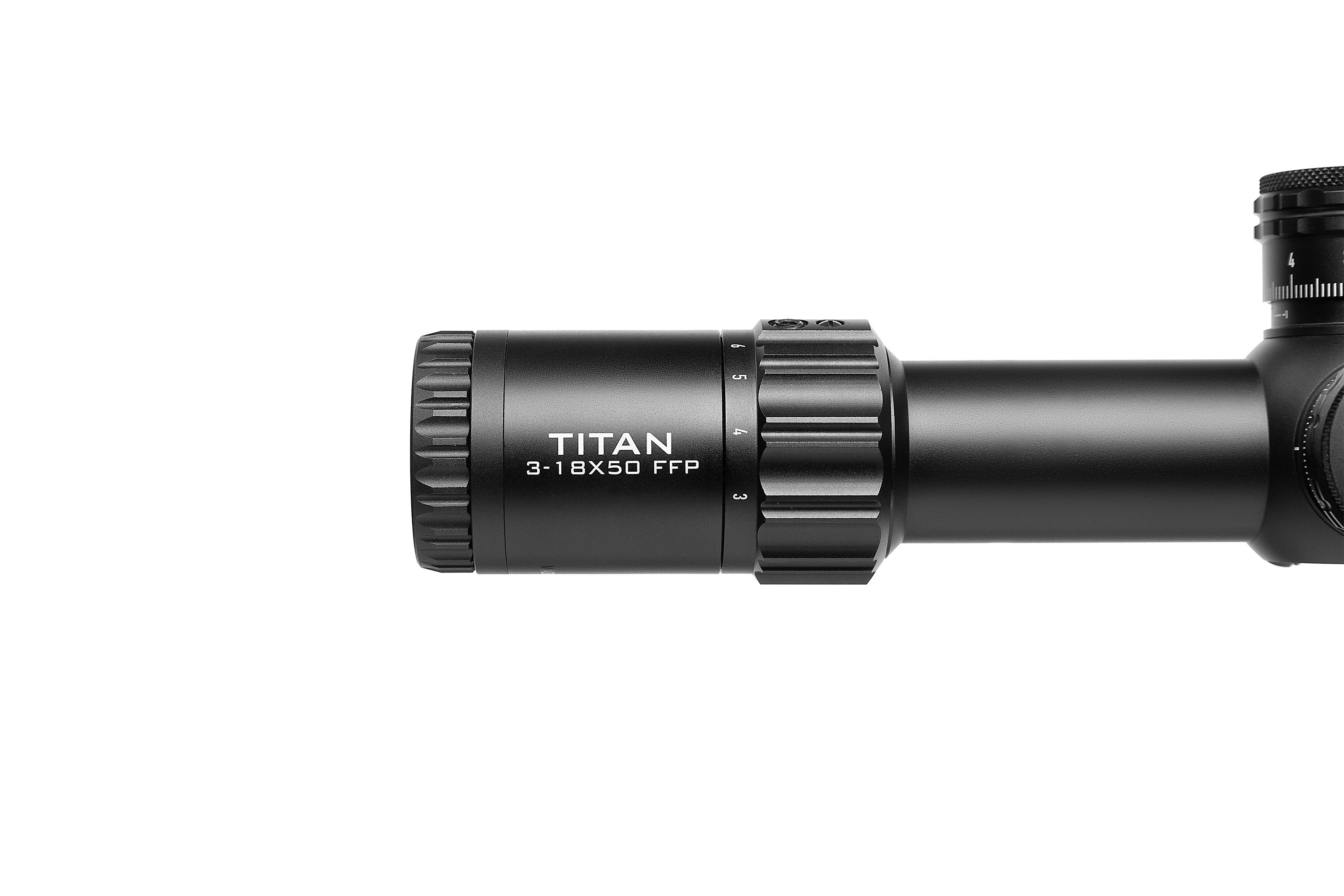 Titan 3-18x50 FFP-Zielfernrohr mit einstellbarer Vergrößerung und langlebiger schwarzer Oberfläche.