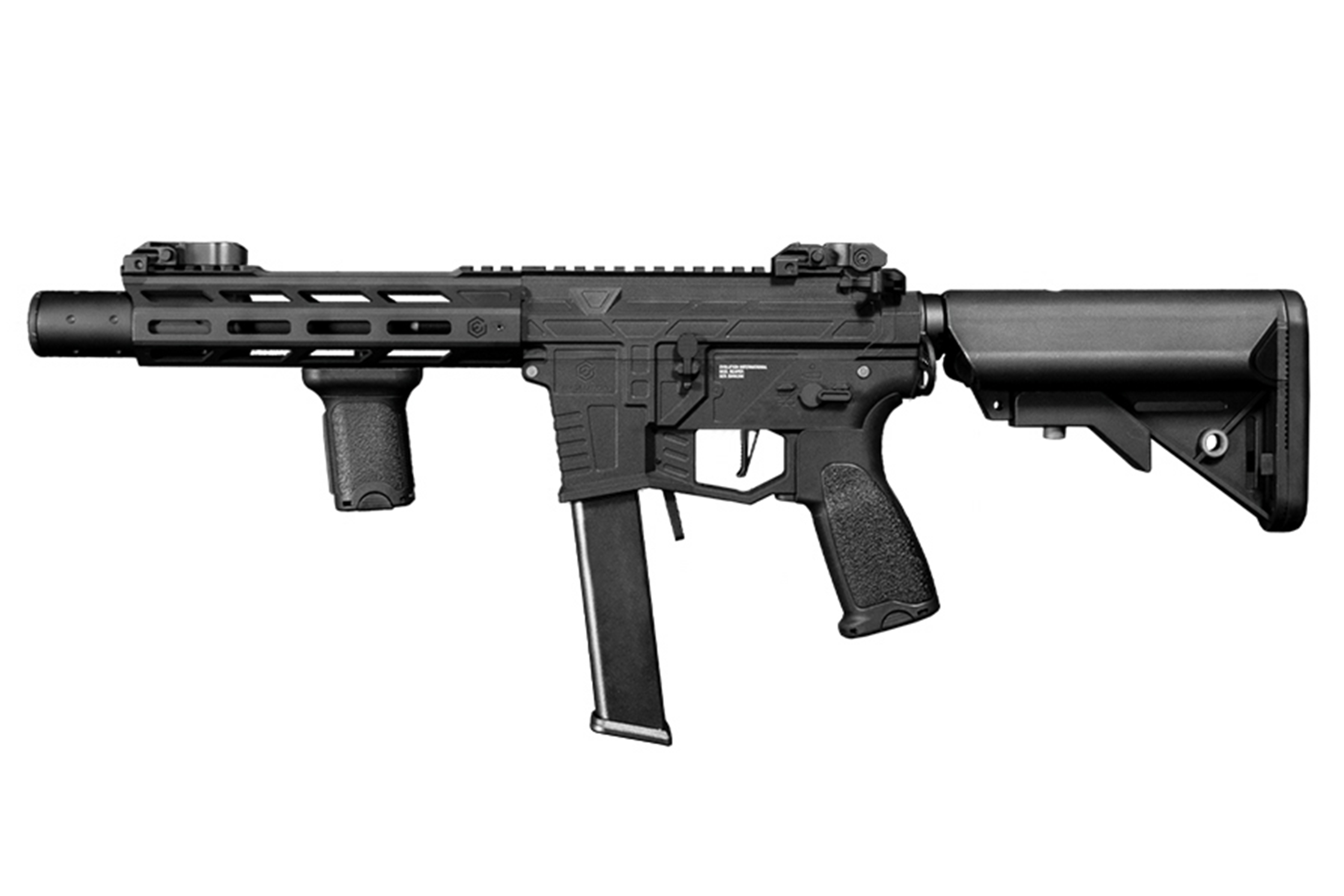 Schwarzes Luftgewehr mit taktischem Design, verstellbarem Schaft und integrierter Optikschiene für erhöhte Genauigkeit.