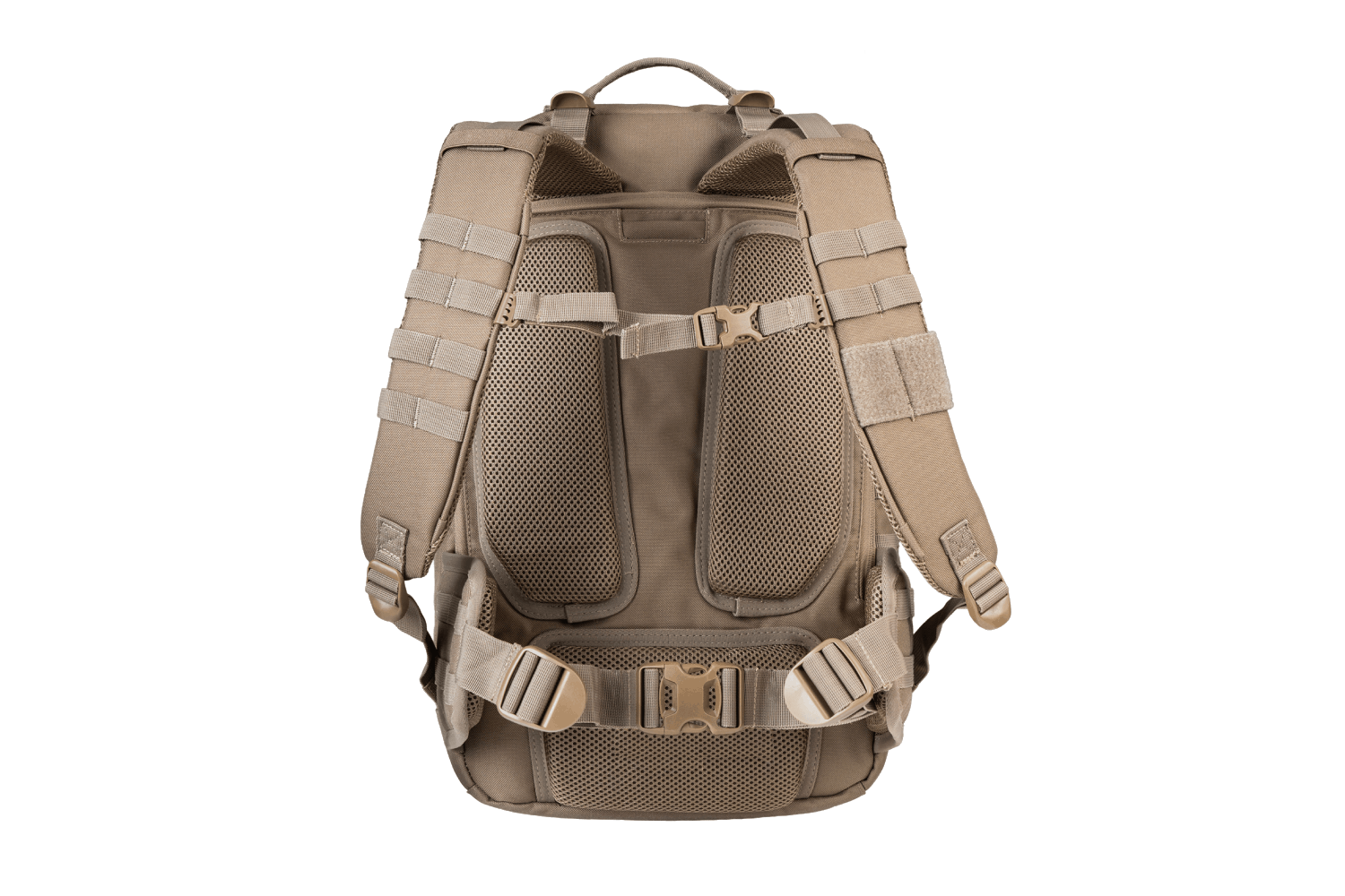 Rückansicht eines hellbraunen taktischen Rucksacks mit gepolsterten Mesh-Schultergurten, einem Hüftgurt und einem MOLLE-Gurtsystem.