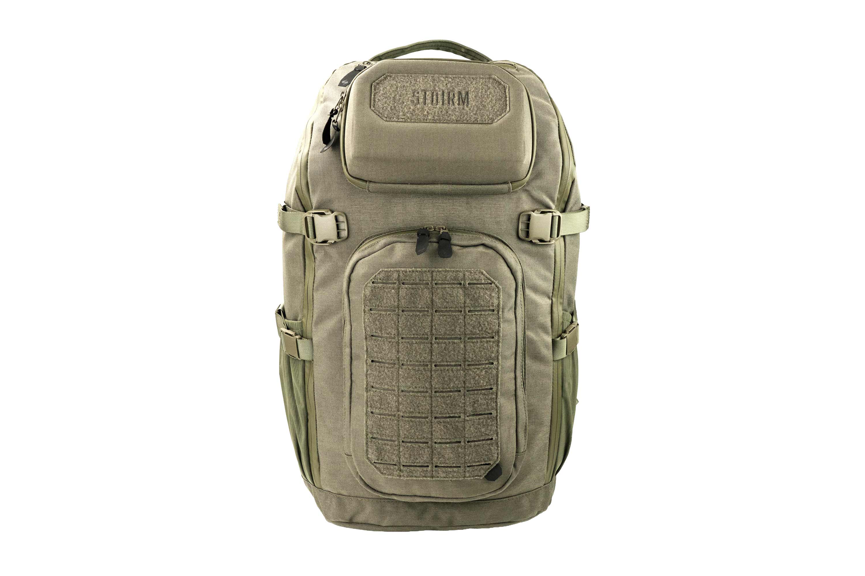 Olivgrüner taktischer STOIRM-Rucksack mit MOLLE-Panel vorne, Staufach oben und verstellbaren Schnallen.
